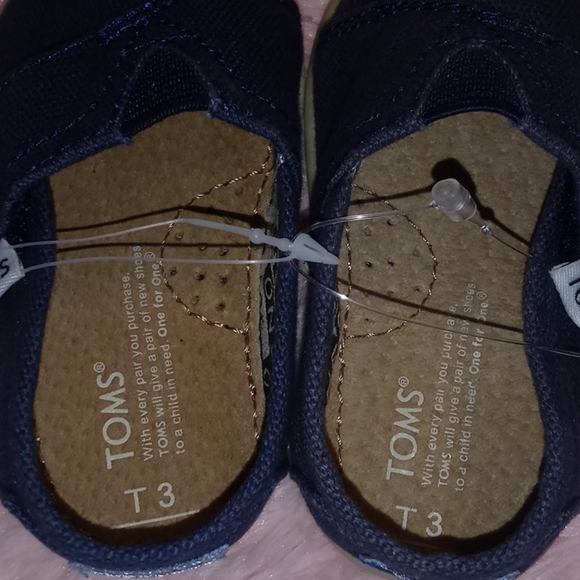 Toms Shoes - Picture 4 of 5